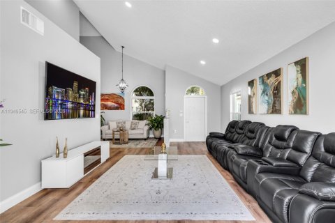 Casa en venta en Pembroke Pines, Florida, 3 dormitorios, 190.91 m2 № 2002658 - foto 17