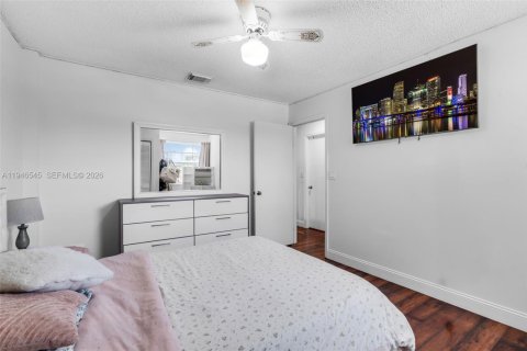 Casa en venta en Pembroke Pines, Florida, 3 dormitorios, 190.91 m2 № 2002658 - foto 30