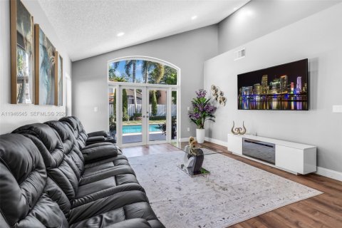 Casa en venta en Pembroke Pines, Florida, 3 dormitorios, 190.91 m2 № 2002658 - foto 14
