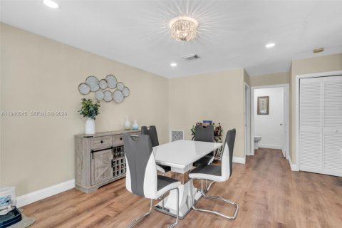 Casa en venta en Pembroke Pines, Florida, 3 dormitorios, 190.91 m2 № 2002658 - foto 12