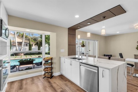 Casa en venta en Pembroke Pines, Florida, 3 dormitorios, 190.91 m2 № 2002658 - foto 6