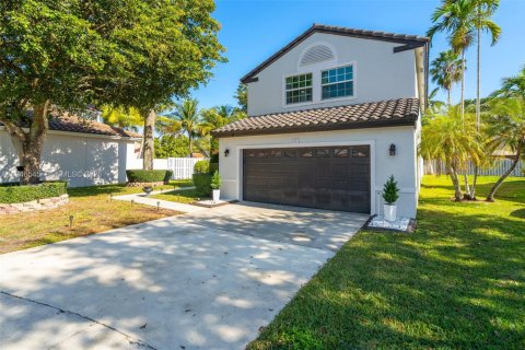 Casa en venta en Pembroke Pines, Florida, 3 dormitorios, 190.91 m2 № 2002658 - foto 2