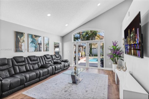 Casa en venta en Pembroke Pines, Florida, 3 dormitorios, 190.91 m2 № 2002658 - foto 15