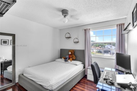 Casa en venta en Pembroke Pines, Florida, 3 dormitorios, 190.91 m2 № 2002658 - foto 29