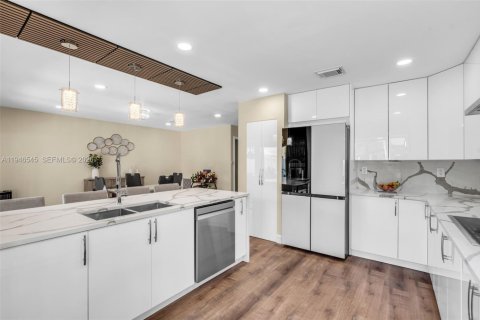 Casa en venta en Pembroke Pines, Florida, 3 dormitorios, 190.91 m2 № 2002658 - foto 8