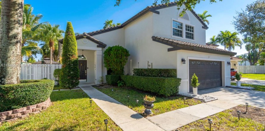 Casa en Pembroke Pines, Florida 3 dormitorios, 190.91 m2 № 2002658