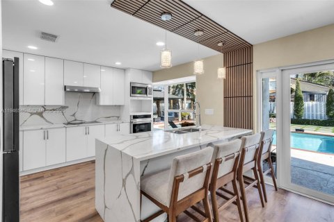 Casa en venta en Pembroke Pines, Florida, 3 dormitorios, 190.91 m2 № 2002658 - foto 7