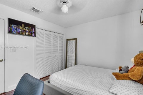 Casa en venta en Pembroke Pines, Florida, 3 dormitorios, 190.91 m2 № 2002658 - foto 28