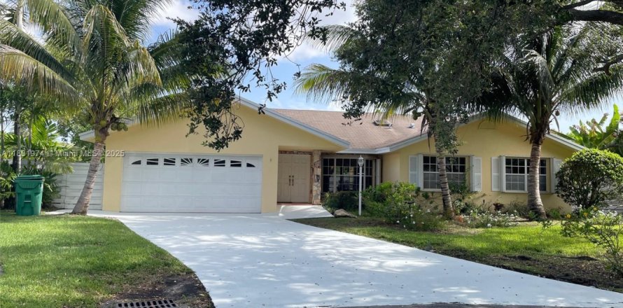 House in Miami, Florida 4 bedrooms, 259.66 sq.m. № 1809389