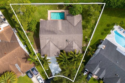 House in Miami, Florida 4 bedrooms, 259.66 sq.m. № 1809389 - photo 7