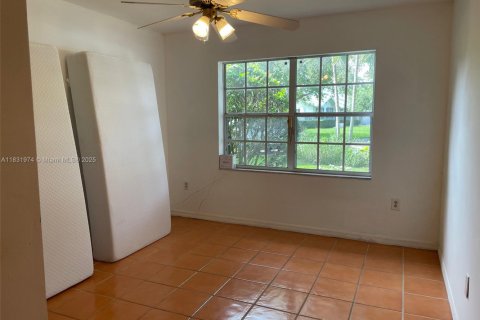 House in Miami, Florida 4 bedrooms, 259.66 sq.m. № 1809389 - photo 20