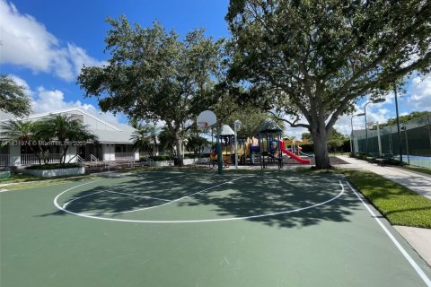 House in Miami, Florida 4 bedrooms, 259.66 sq.m. № 1809389 - photo 30