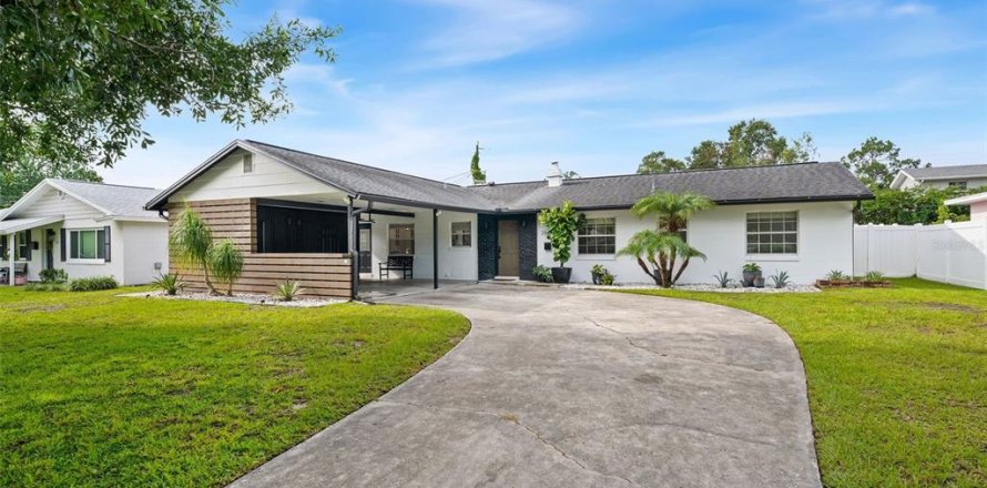House in Winter Park, Florida 4 bedrooms, 140.1 sq.m. № 1813116
