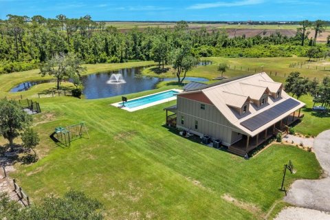 House in Sebring, Florida 5 bedrooms, 329.9 sq.m. № 2233480 - photo 18