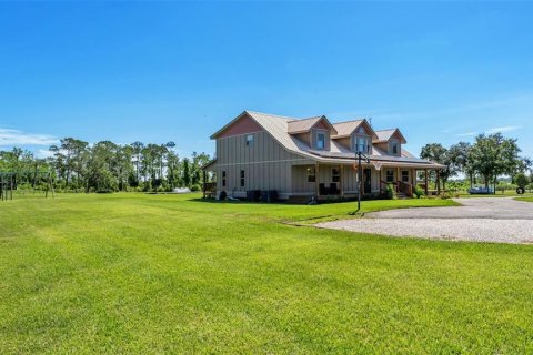 House in Sebring, Florida 5 bedrooms, 329.9 sq.m. № 2233480 - photo 21