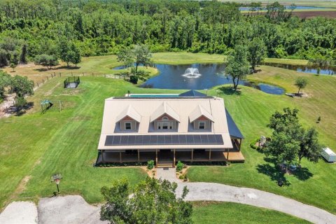 House in Sebring, Florida 5 bedrooms, 329.9 sq.m. № 2233480 - photo 17
