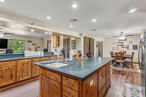 House in Sebring, Florida 5 bedrooms, 329.9 sq.m. № 2233480 - photo 13