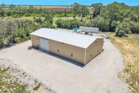 House in Sebring, Florida 5 bedrooms, 329.9 sq.m. № 2233480 - photo 6