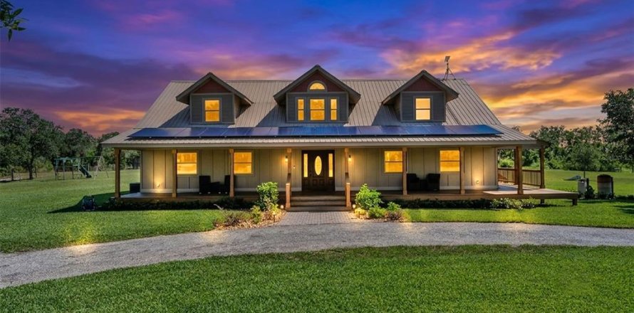 House in Sebring, Florida 5 bedrooms, 329.9 sq.m. № 2233480