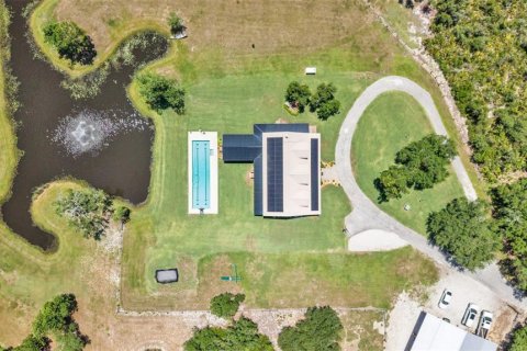 House in Sebring, Florida 5 bedrooms, 329.9 sq.m. № 2233480 - photo 8
