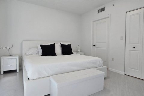 Condo in Fort Lauderdale, Florida, 1 bedroom  № 1750379 - photo 12