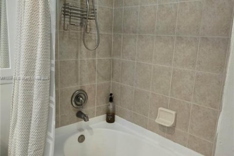 Condo in Fort Lauderdale, Florida, 1 bedroom  № 1750379 - photo 17