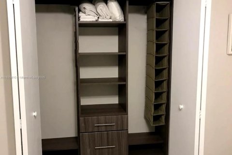 Condominio en alquiler en Key Biscayne, Florida, 2 dormitorios, 99.22 m2 № 1976990 - foto 11