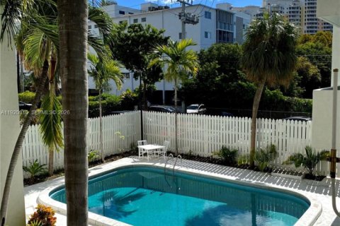 Condo in Key Biscayne, Florida, 2 bedrooms  № 1976990 - photo 25