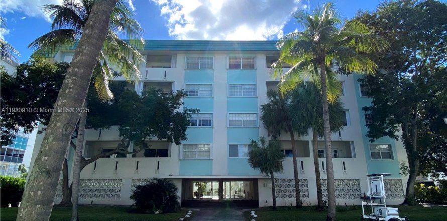 Condominio en Key Biscayne, Florida, 2 dormitorios  № 1976990