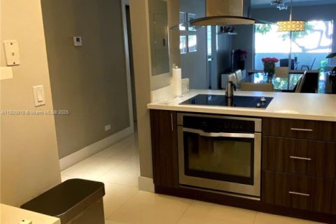 Condominio en alquiler en Key Biscayne, Florida, 2 dormitorios, 99.22 m2 № 1976990 - foto 6