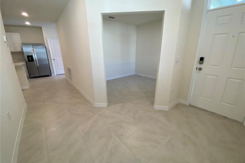 Снять в аренду квартиру в Лисбург, Флорида 3 комнаты, 148.92м2, № 1724481 - фото 2
