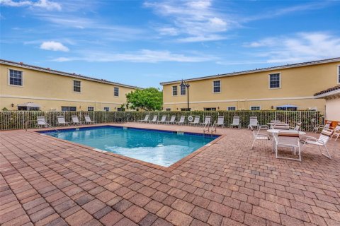 Купить таунхаус в Лодерхилл, Флорида 3 спальни, 138.98м2, № 1970093 - фото 24