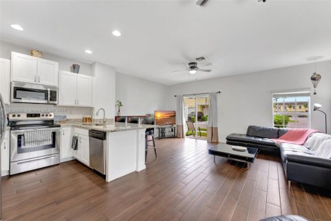 Купить таунхаус в Лодерхилл, Флорида 3 спальни, 138.98м2, № 1970093 - фото 2