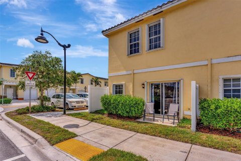 Купить таунхаус в Лодерхилл, Флорида 3 спальни, 138.98м2, № 1970093 - фото 23