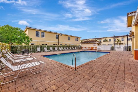 Купить таунхаус в Лодерхилл, Флорида 3 спальни, 138.98м2, № 1970093 - фото 26