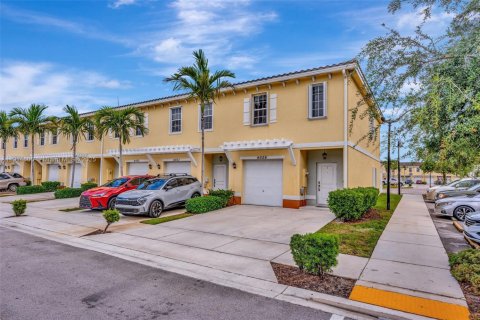 Купить таунхаус в Лодерхилл, Флорида 3 спальни, 138.98м2, № 1970093 - фото 20