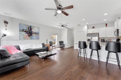 Купить таунхаус в Лодерхилл, Флорида 3 спальни, 138.98м2, № 1970093 - фото 1