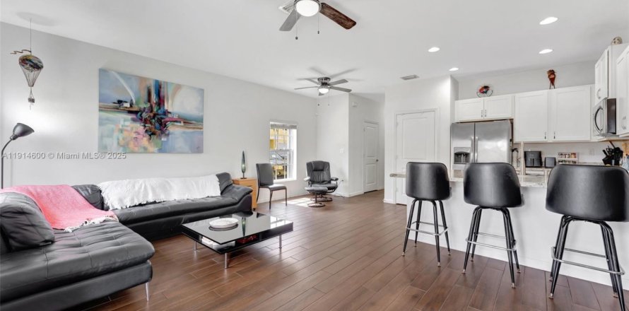 Таунхаус в Лодерхилл, Флорида 3 спальни, 138.98м2 № 1970093