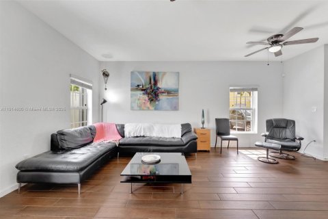 Купить таунхаус в Лодерхилл, Флорида 3 спальни, 138.98м2, № 1970093 - фото 4