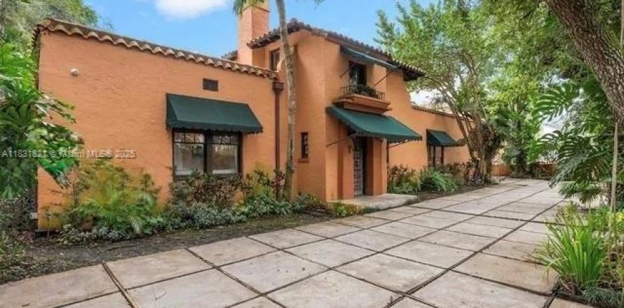House in Coral Gables, Florida 5 bedrooms, 516.44 sq.m. № 1814413