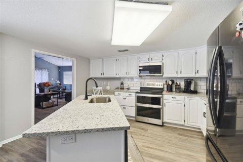 Casa en venta en Port Richey, Florida, 4 dormitorios, 294.41 m2 № 1904364 - foto 15