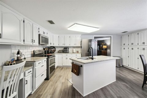 Casa en venta en Port Richey, Florida, 4 dormitorios, 294.41 m2 № 1904364 - foto 12