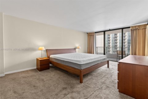 Condo in Miami, Florida, 1 bedroom  № 1998446 - photo 7