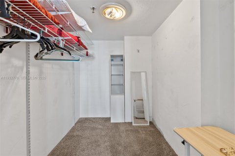 Condo in Miami, Florida, 1 bedroom  № 1998446 - photo 9