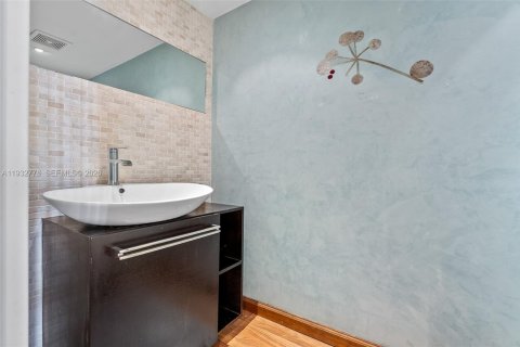 Condo in Miami, Florida, 1 bedroom  № 1998446 - photo 6