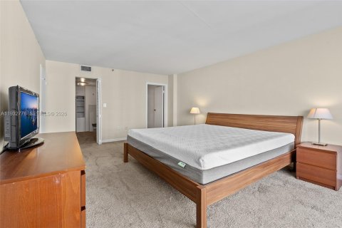 Condo in Miami, Florida, 1 bedroom  № 1998446 - photo 8
