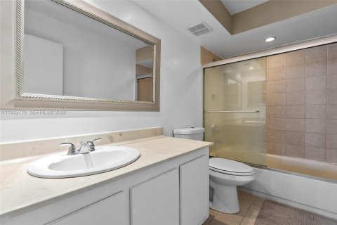 Condo in Miami, Florida, 1 bedroom  № 1998446 - photo 10