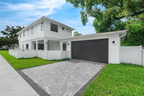 House in Orlando, Florida 4 bedrooms, 260.41 sq.m. № 1795474 - photo 4