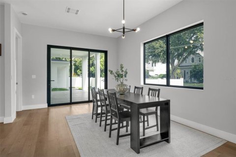 House in Orlando, Florida 4 bedrooms, 260.41 sq.m. № 1795474 - photo 8
