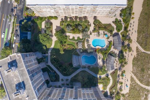 Condo in Lauderdale-by-the-Sea, Florida, 1 bedroom  № 2187479 - photo 27